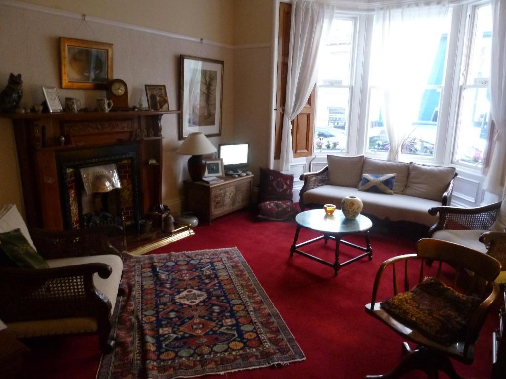 Burnside Guest House Еър Екстериор снимка